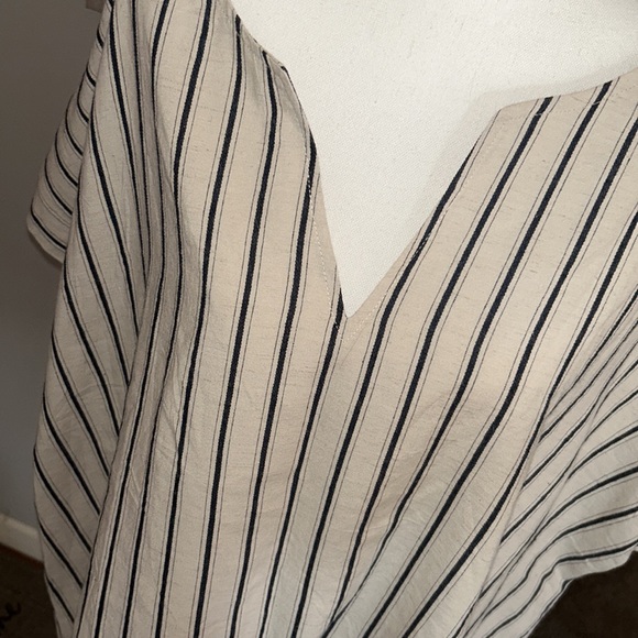 Andrée by Unit Top - Picture 2 of 6